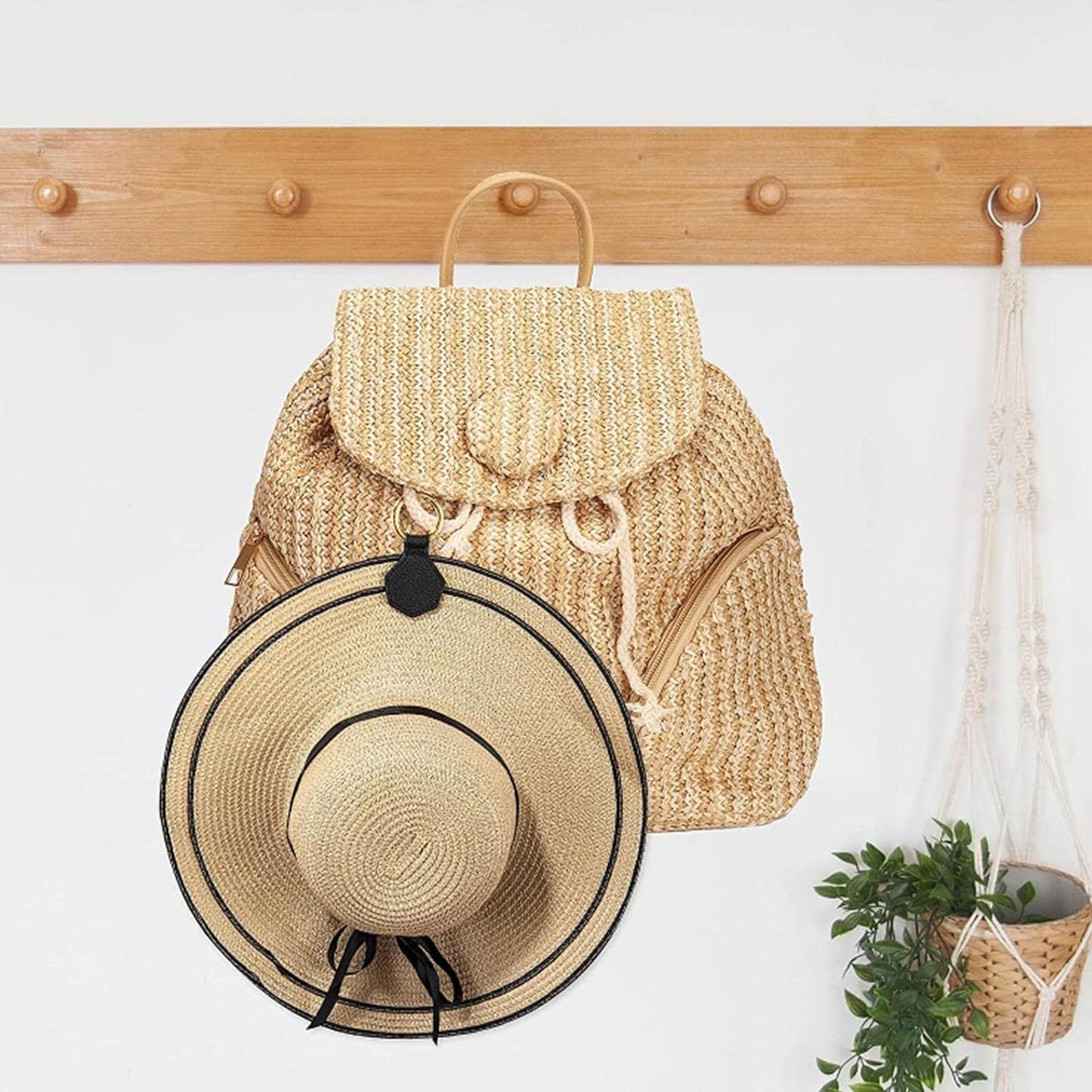 Vegan minimalistic hat clip, black leather style