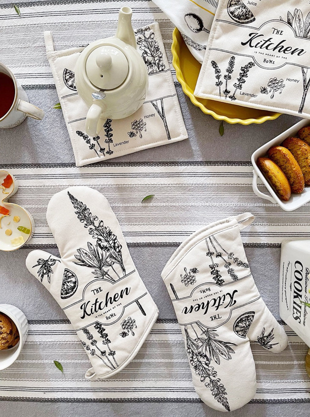 Kitchen retro countryside set (gloves, potholder & towel) white with black floral prints